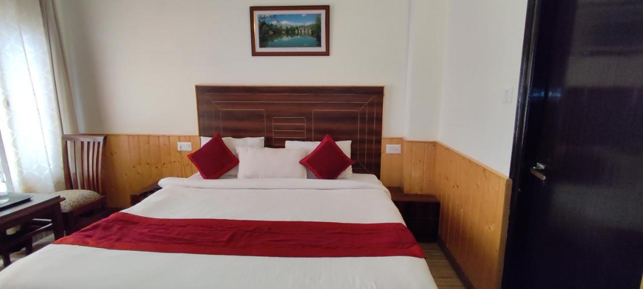 אפרטהוטל Seven Hills Shimla By Him Haults Hospitality מראה חיצוני תמונה