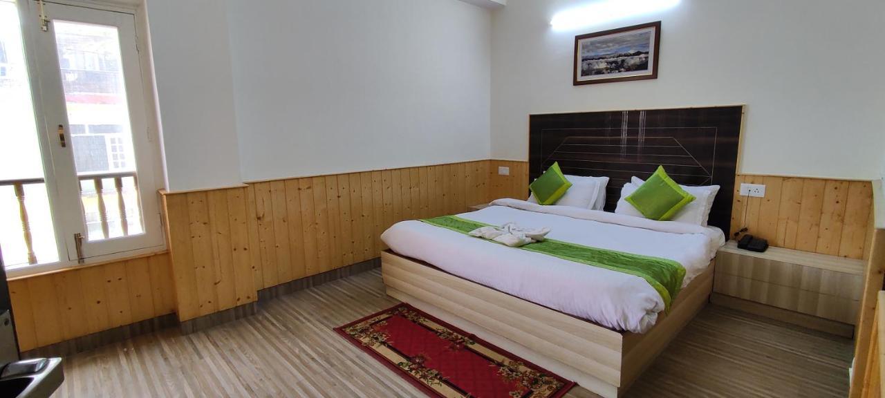 אפרטהוטל Seven Hills Shimla By Him Haults Hospitality מראה חיצוני תמונה