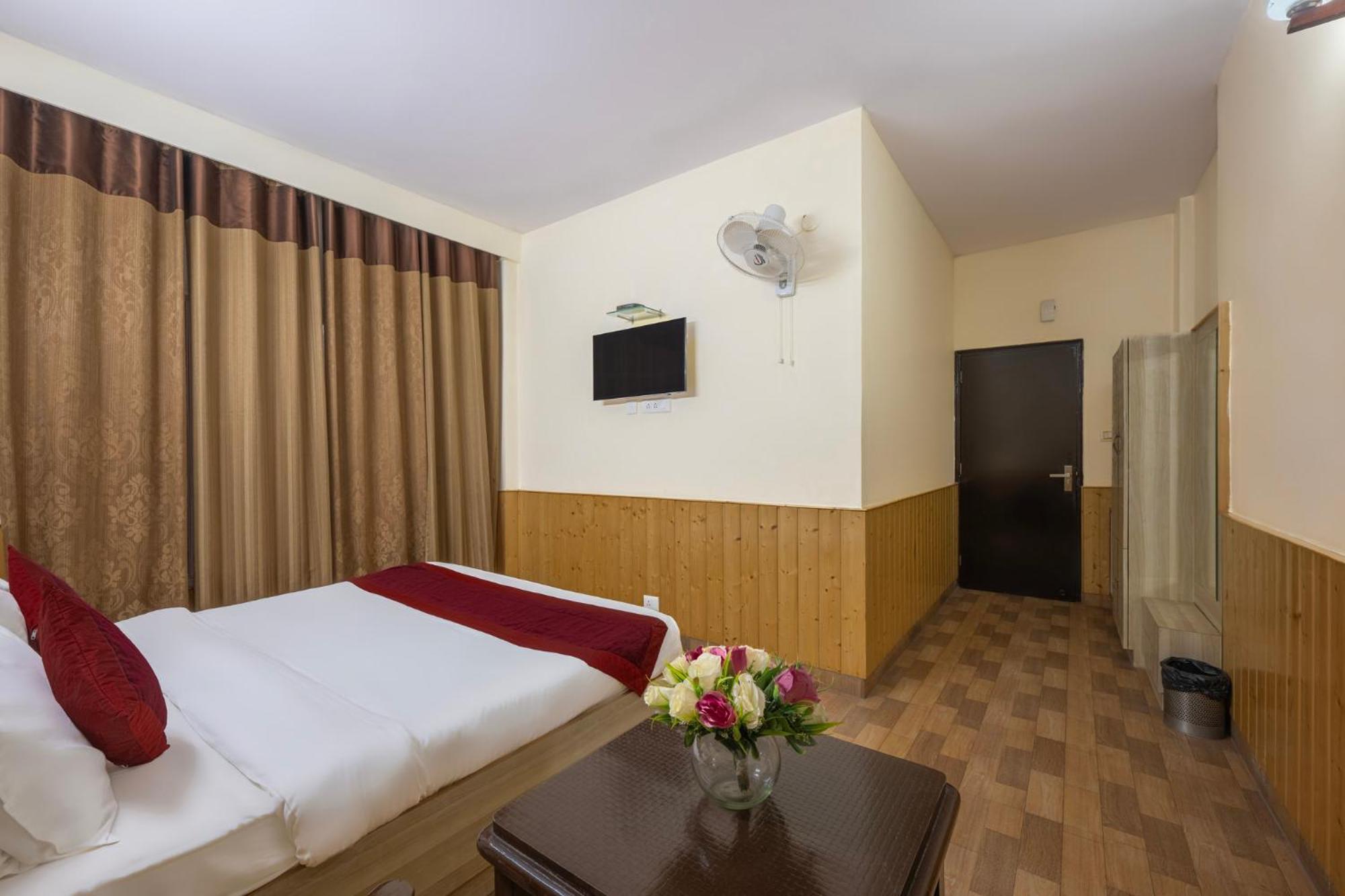 אפרטהוטל Seven Hills Shimla By Him Haults Hospitality מראה חיצוני תמונה